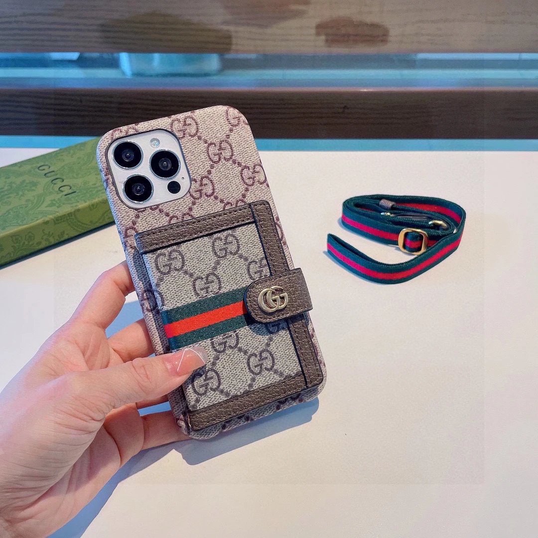 Gucci Crossbody Card Holder — Photo 4