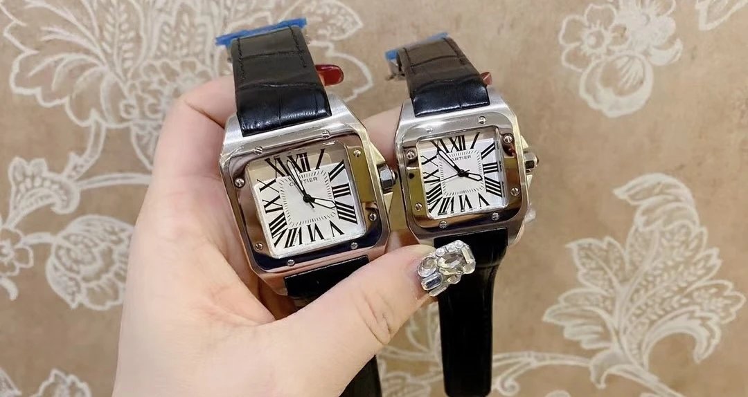 Kwadratowy zegarek Cartier z cyframi rzymskimi i czarnym skórzanym paskiem Wariant A
