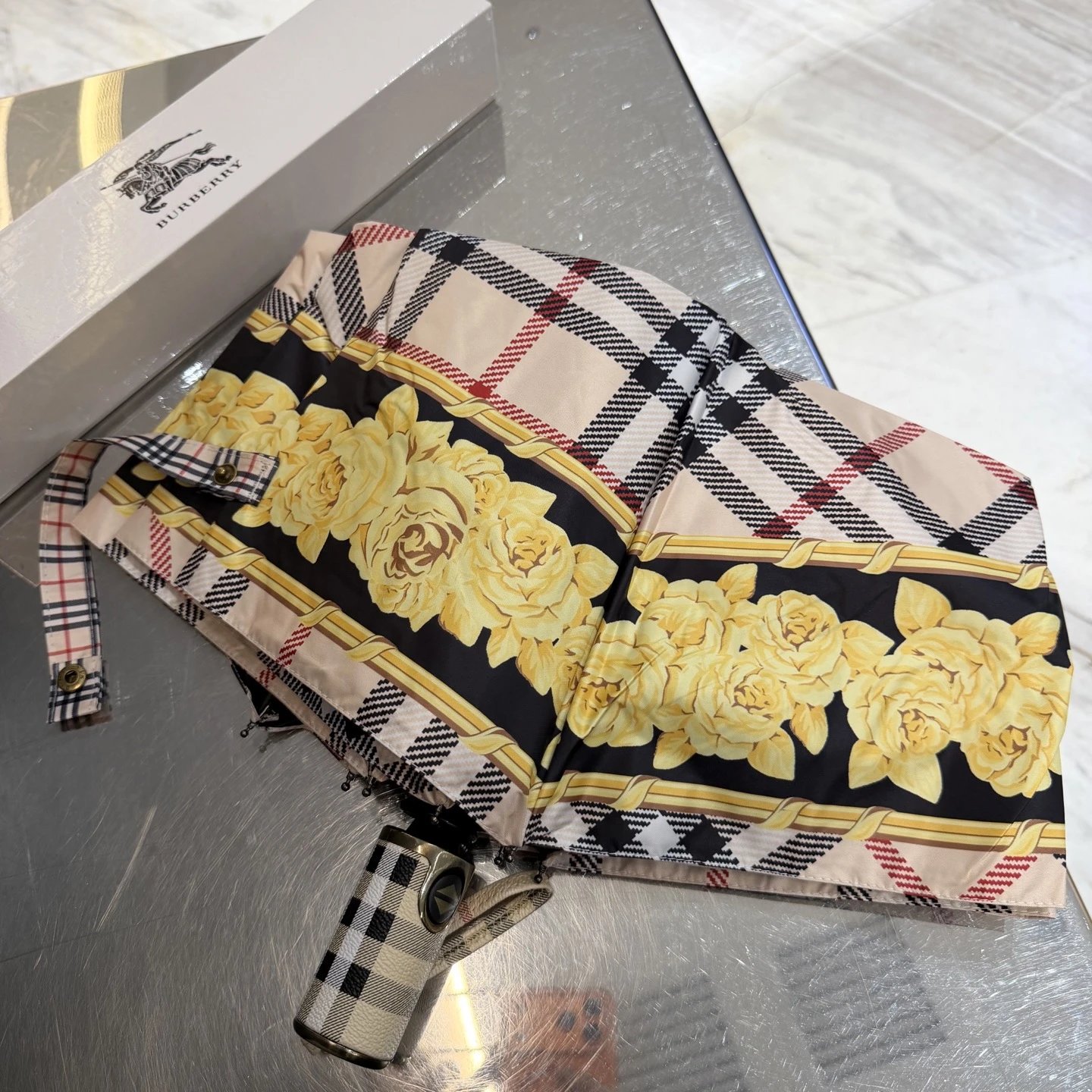 Burberry UV Protection Folding Umbrella Ver.B — Photo 3
