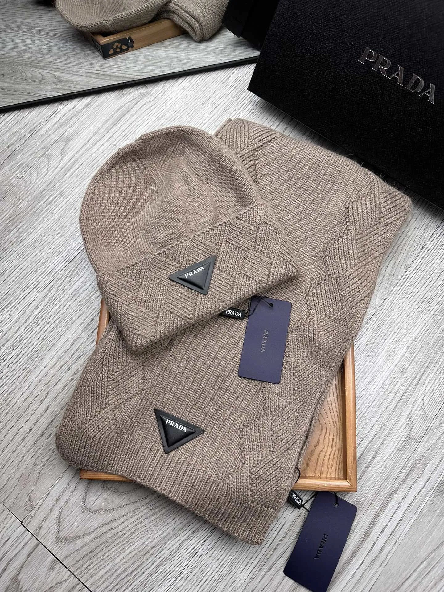 Prada Wool Rabbit Fur Scarf & Hat Set Ver.E — Zdjęcie 2