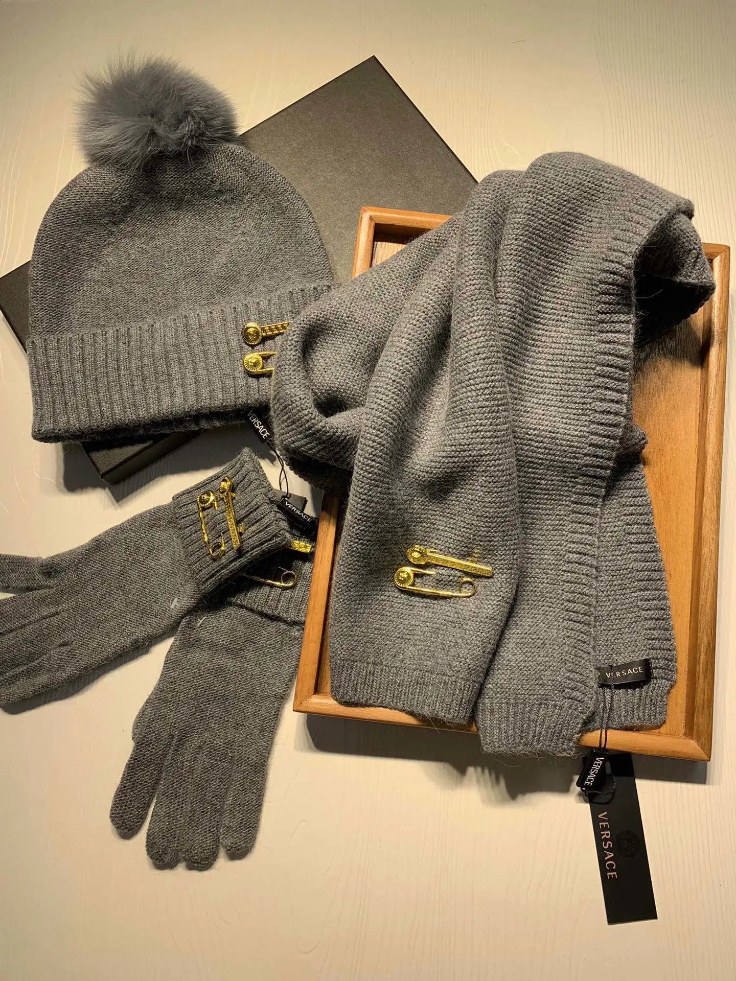 Versace Wool Rabbit Fur Scarf & Hat Set Ver.B — Photo 5