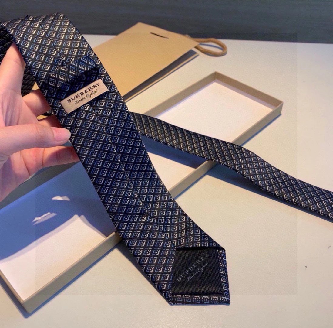 Burberry Silk Tie Ver.A — Photo 7
