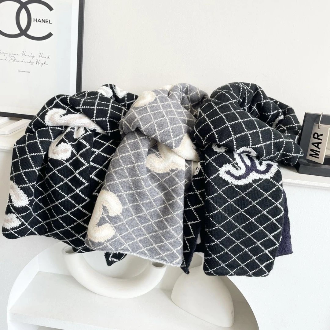 Chanel Cashmere Scarf Ver.E — Photo 3