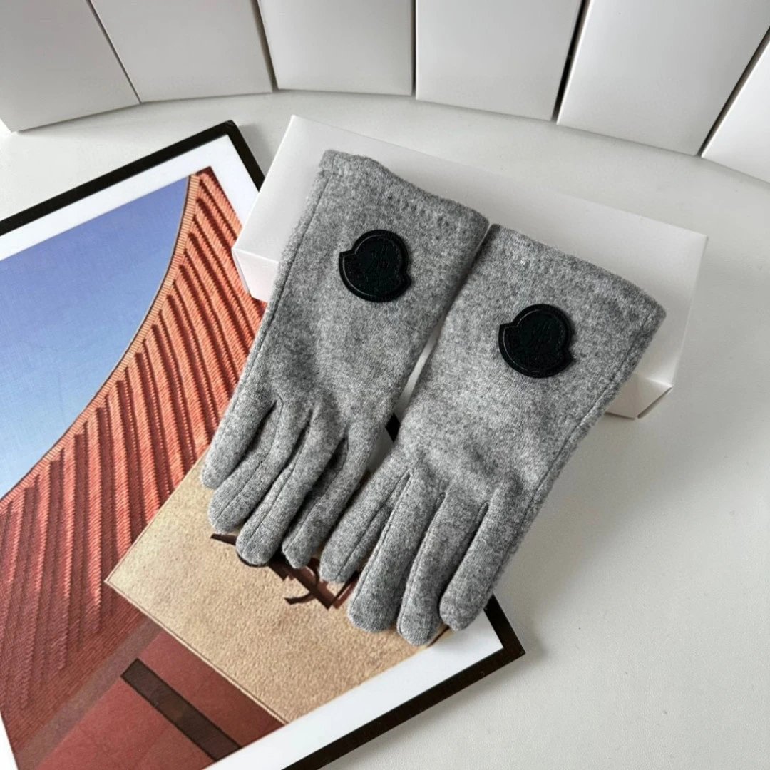 Moncler Gloves Ver.B — Photo 2