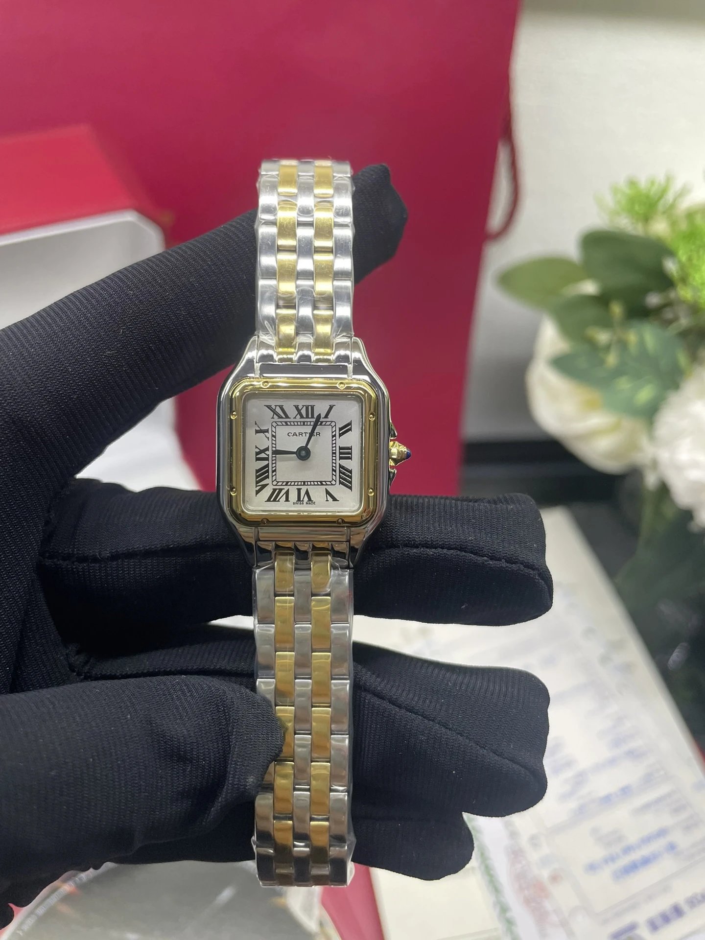 Dwukolorowy zegarek Cartier z tarczą z cyframi rzymskimi