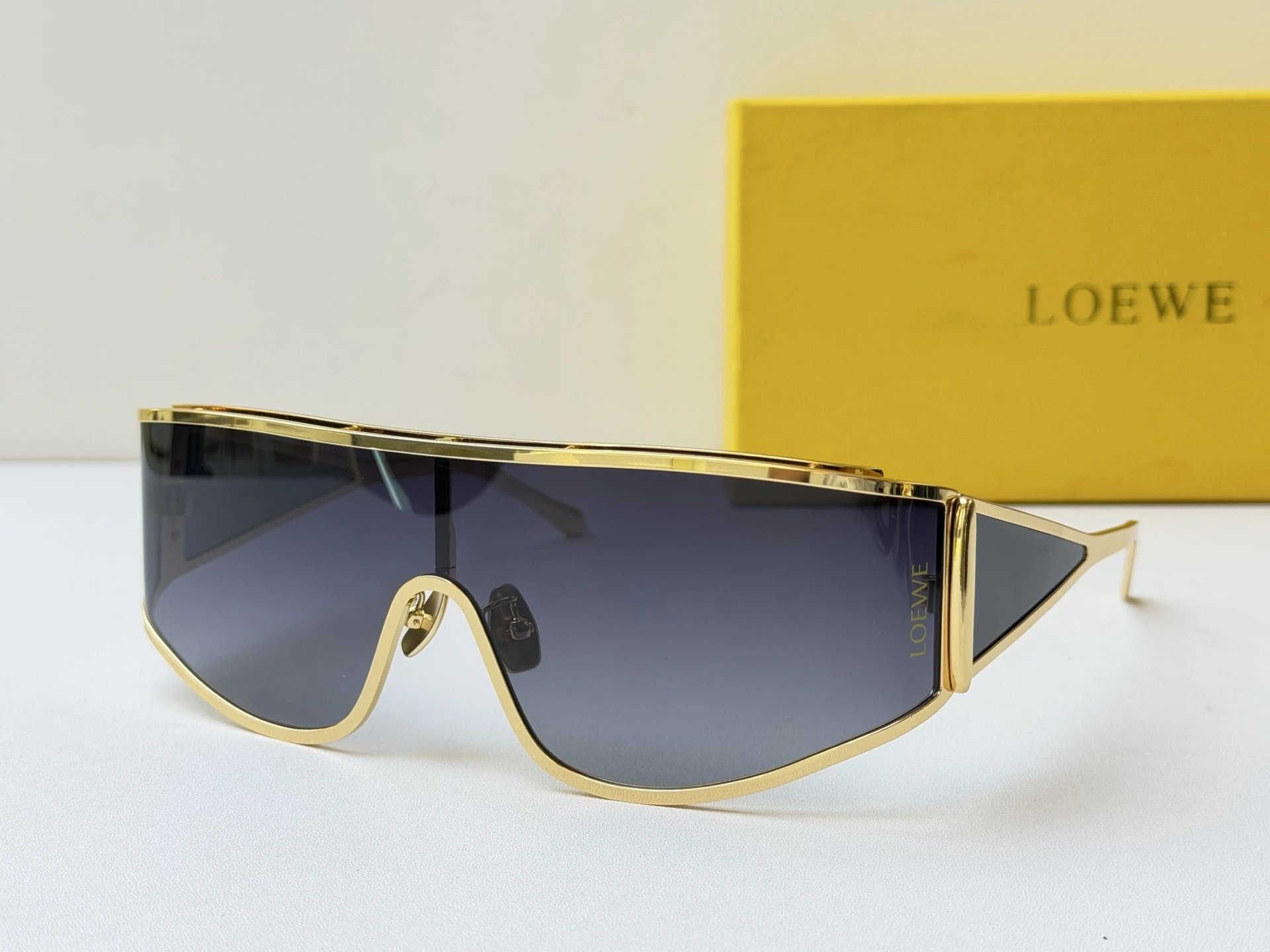 Loewe LW40202U Sunglasses Ver.A — Zdjęcie 7
