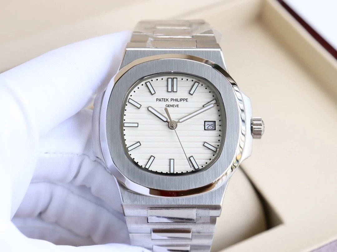 Patek Philippe Nautilus Automatic Watch Ver.D — Photo 3