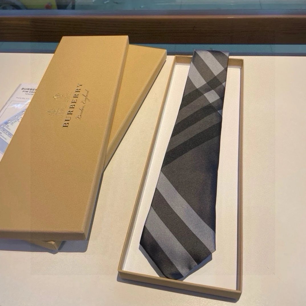Burberry Silk Tie Ver.D — Photo 3
