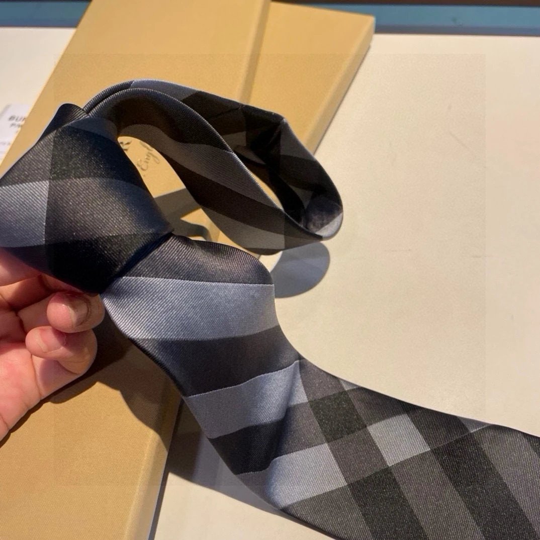Burberry Silk Tie Ver.D — Photo 6