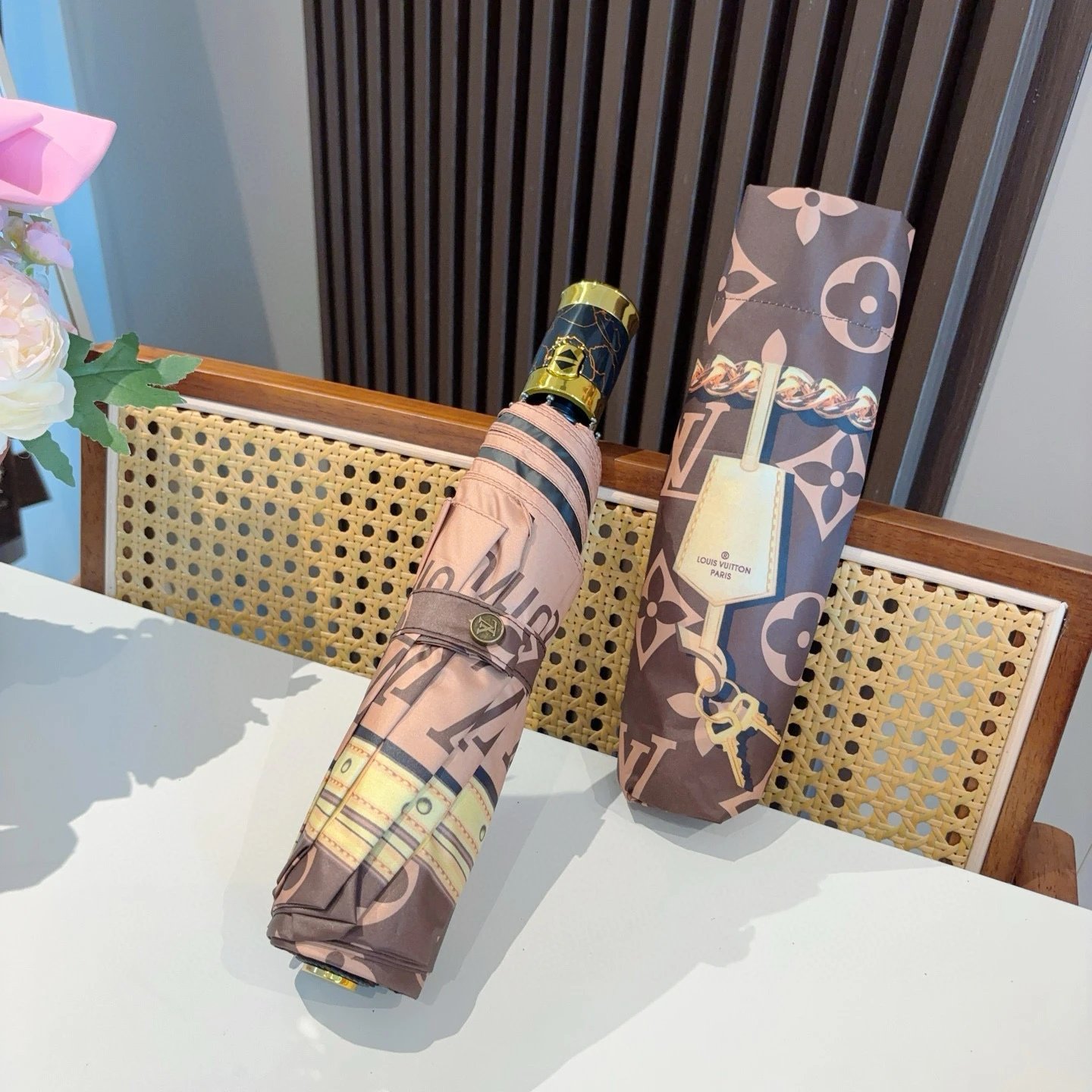 Louis Vuitton UV Protection Folding Umbrella Ver.J — Photo 3