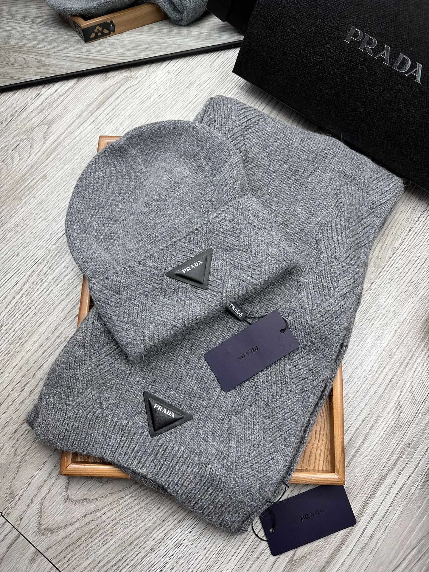 Prada Wool Rabbit Fur Scarf & Hat Set Ver.D — Zdjęcie 2
