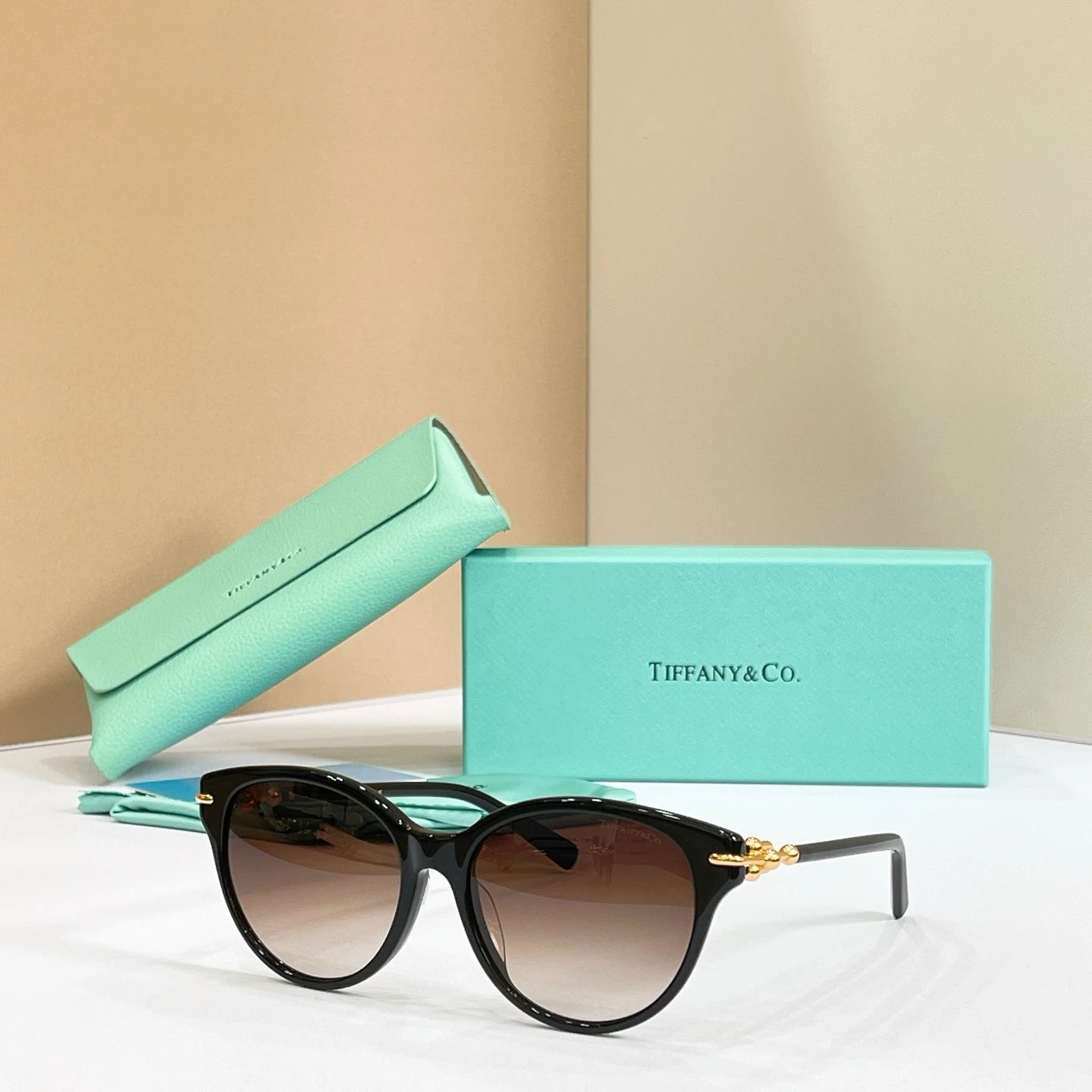Tiffany OTF 2289D Sunglasses 56-16-145 Ver.B — Photo 2