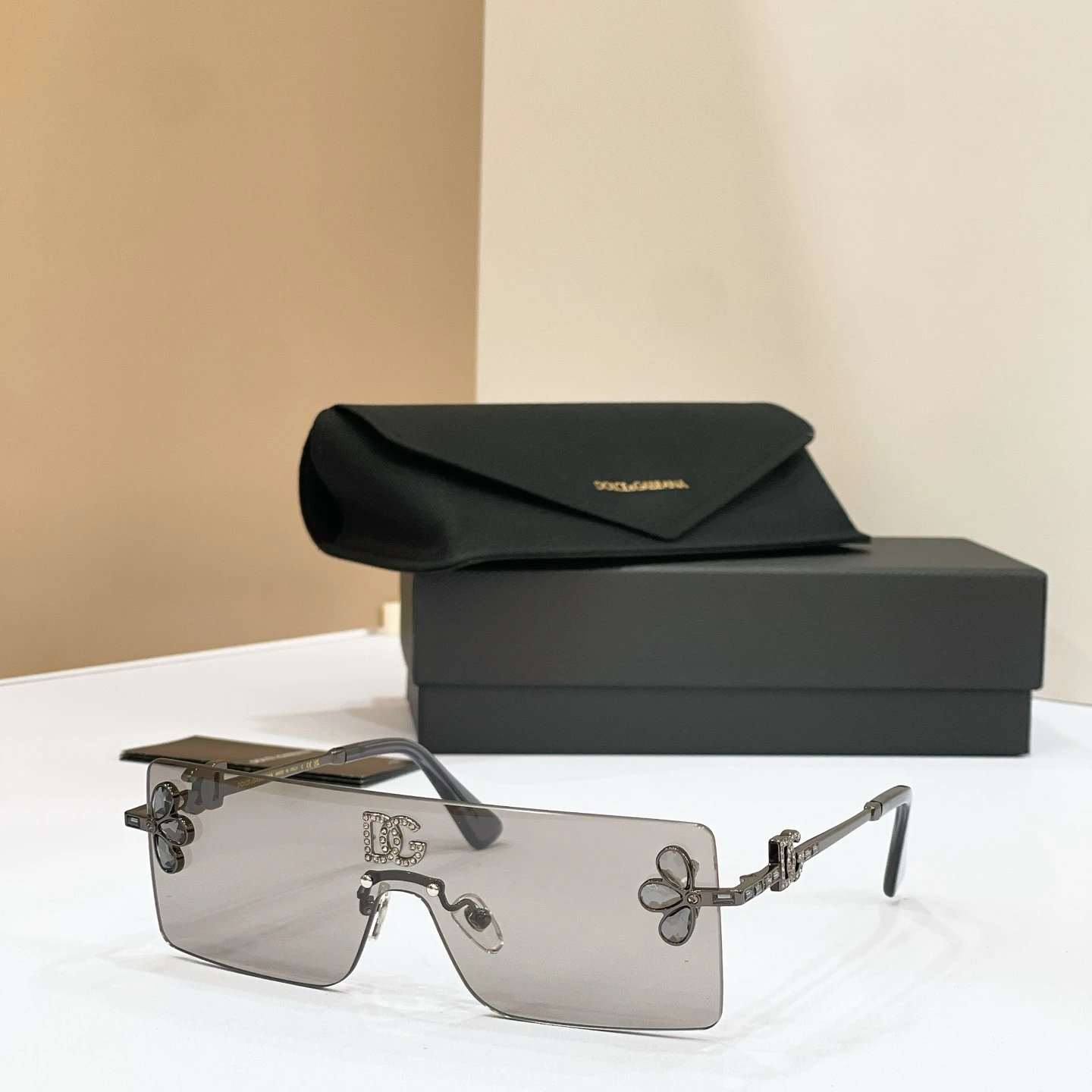 Dolce & Gabbana DG2208 Sunglasses Ver.B — photo 3