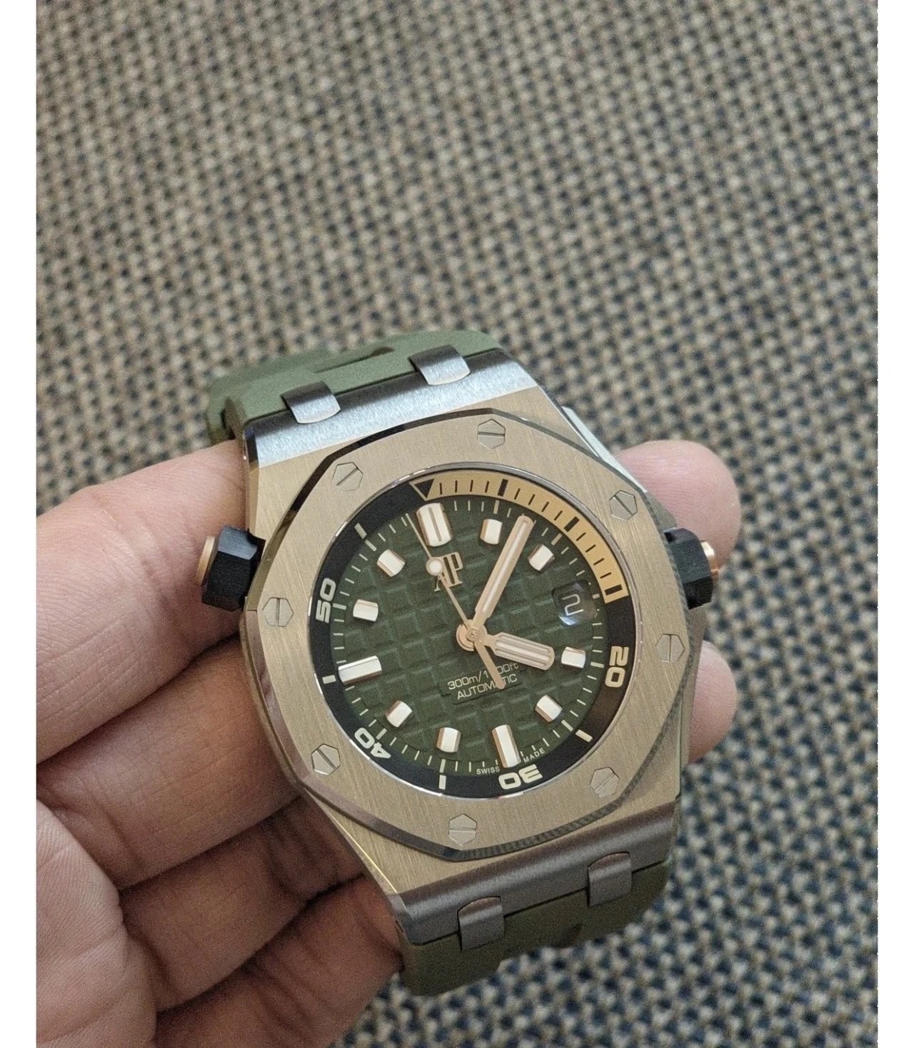 Zegarek automatyczny Audemars Piguet Royal Oak Offshore Diver z zieloną tarczą