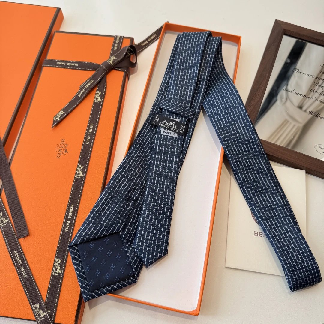 Hermes Silk Tie Ver.P — Photo 4