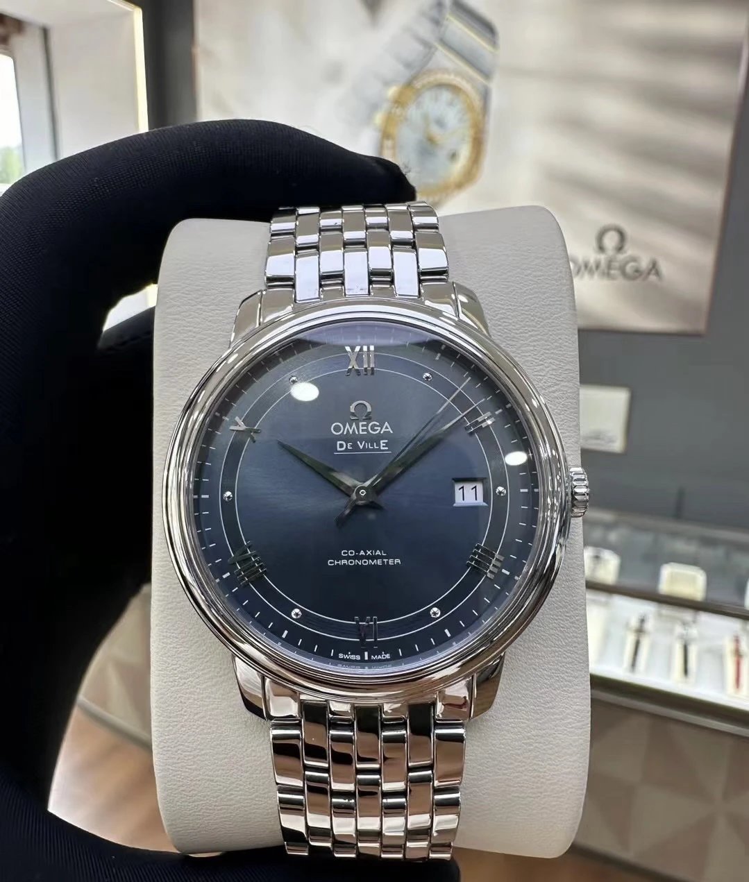 Omega De Ville horloge met blauwe wijzerplaat en roestvrijstalen band