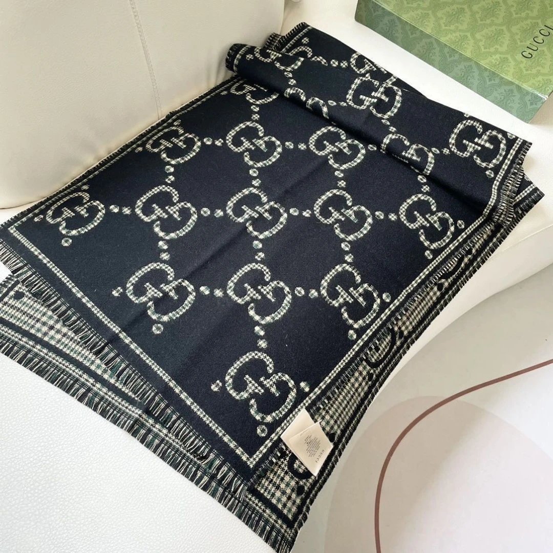 Gucci Cashmere Shawl Ver.A — Photo 4