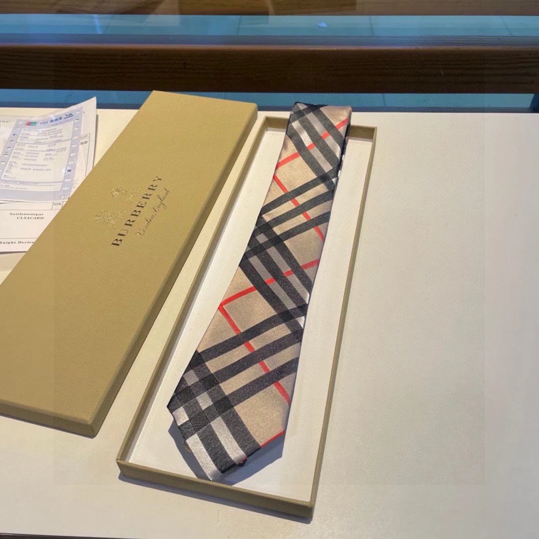 Burberry Silk Tie Ver.Q — Photo 3