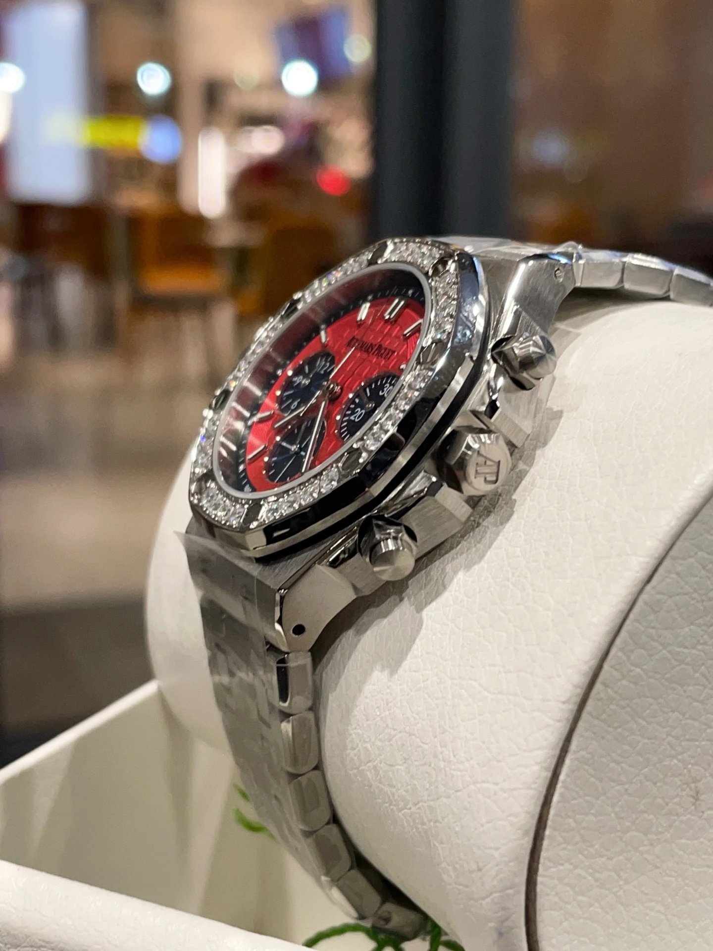 Audemars Piguet Royal Oak Quartz Ladies Watch 37mm — Photo 3