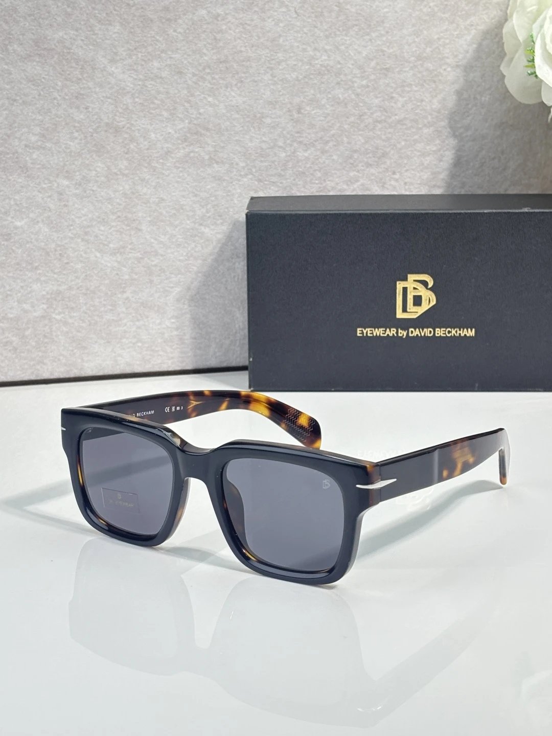 David Beckham DB 7100S Sunglasses 52-21-145 Ver.A — photo 2