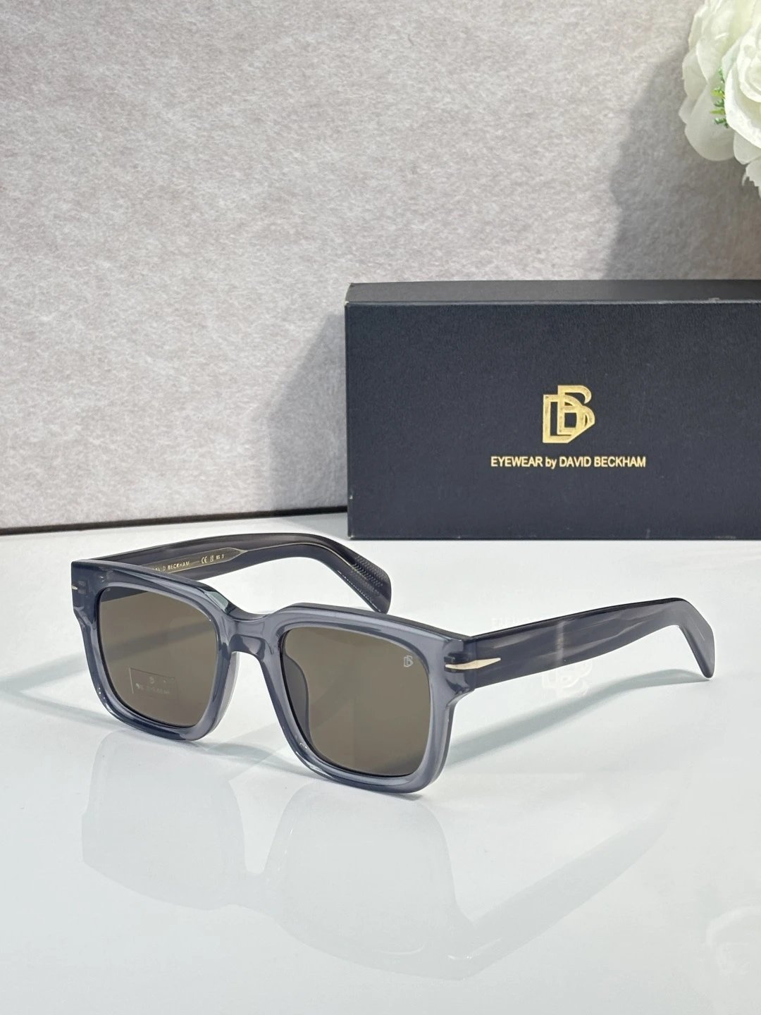 David Beckham DB 7100S Sunglasses 52-21-145 Ver.A — photo 3
