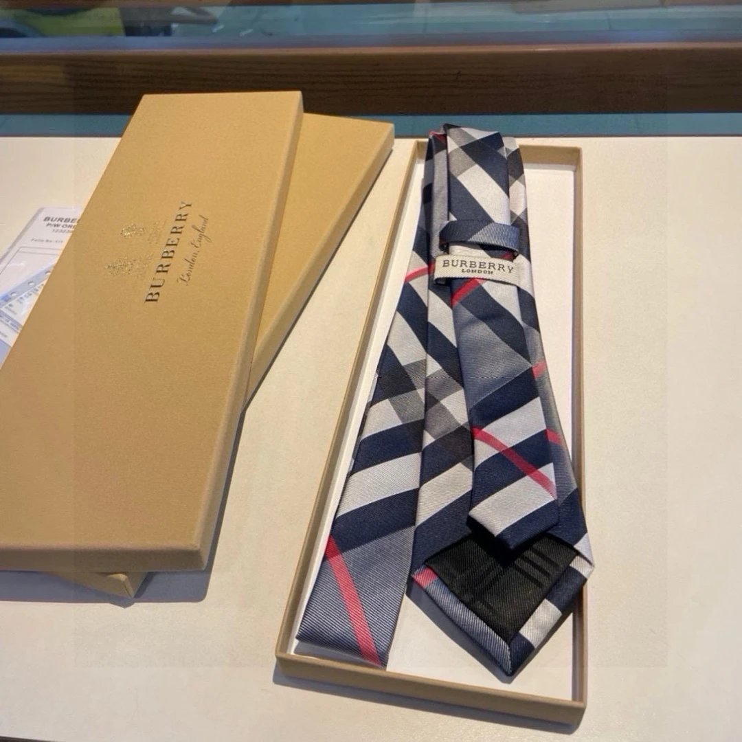 Burberry Silk Tie Ver.H — Photo 5