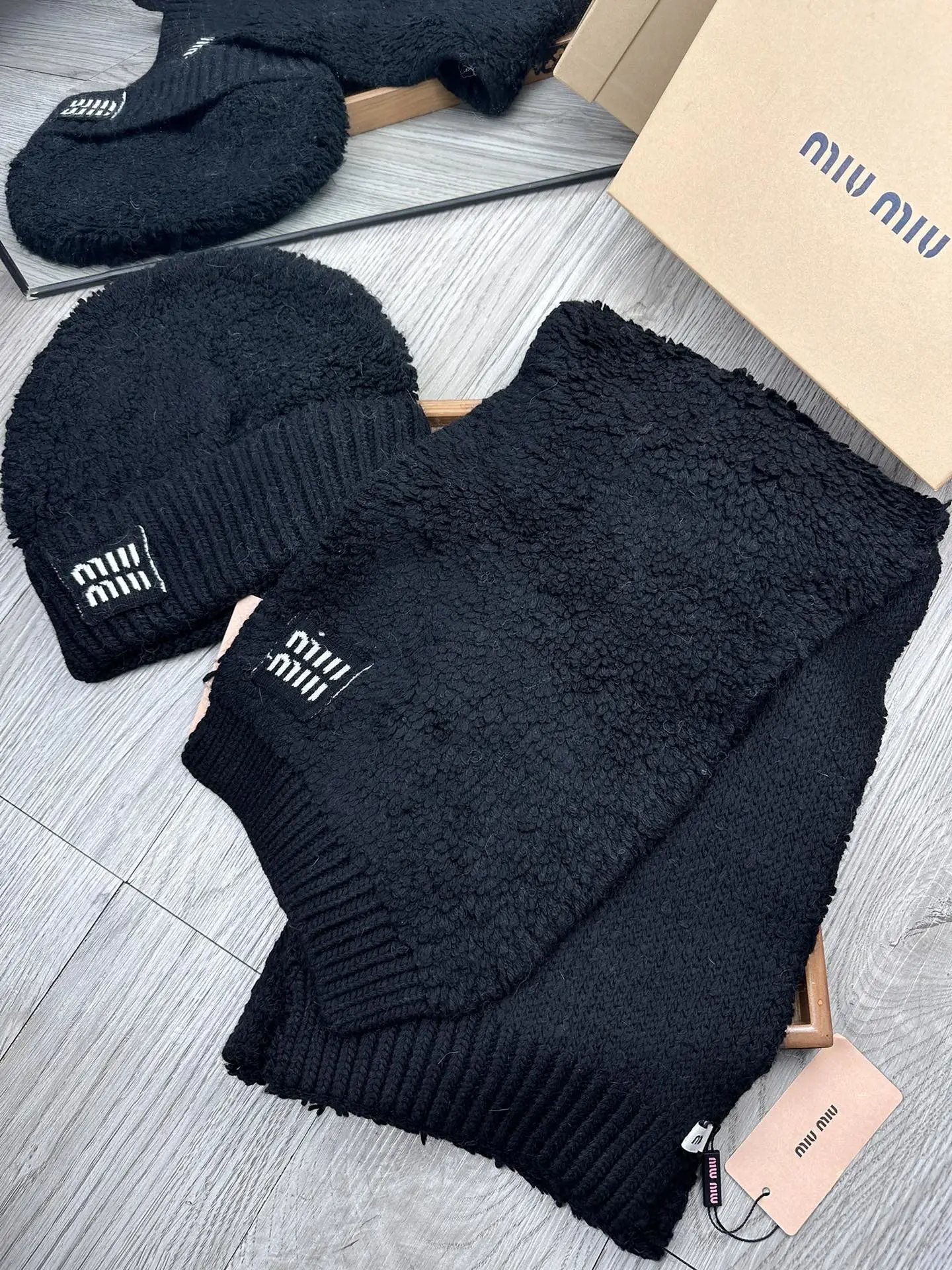 Miu Miu Wool Rabbit Fur Scarf & Hat Set Ver.D — Photo 4