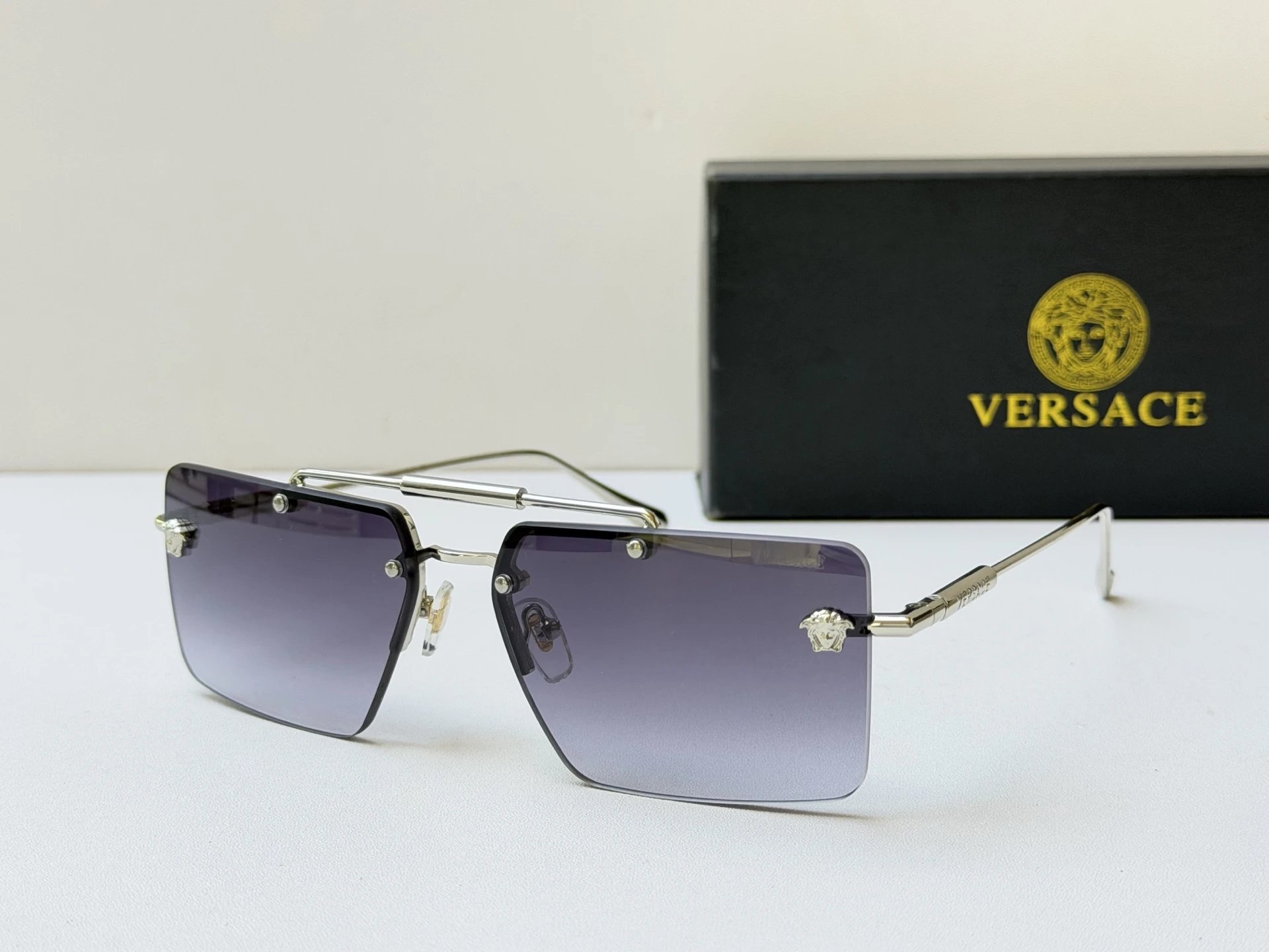 Versace VE2245 Sunglasses — Zdjęcie 3