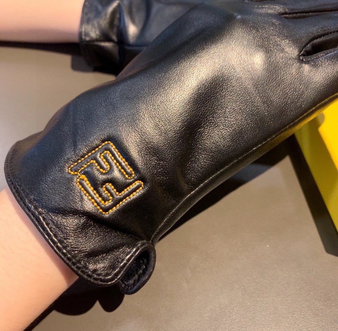 Fendi Lambskin Touchscreen Gloves Ver.A — QC