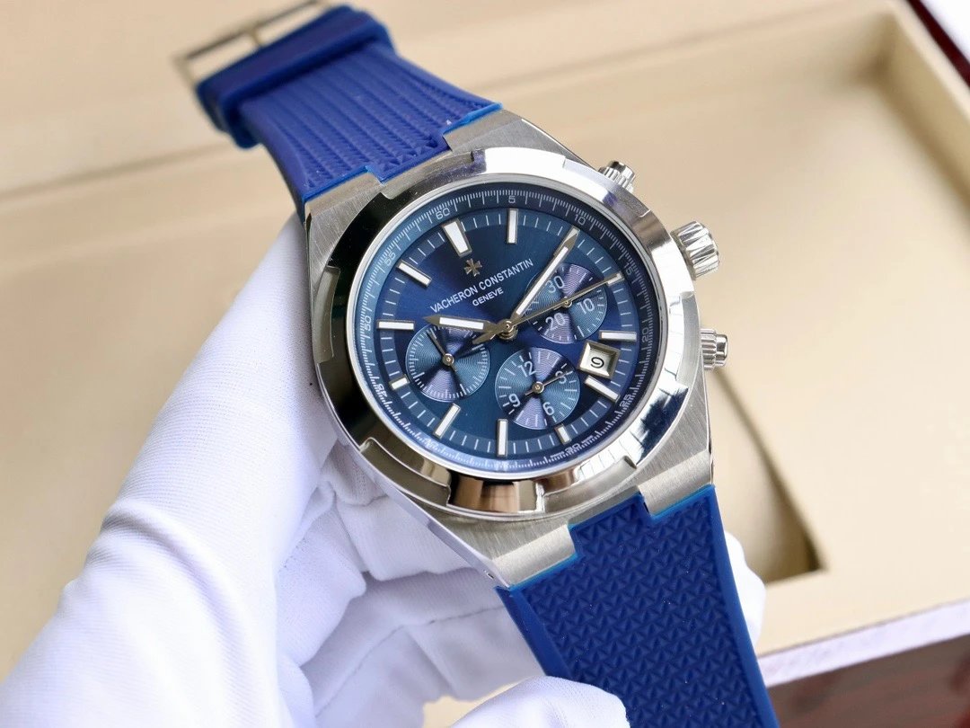 Reloj cronógrafo Vacheron Constantin con esfera azul y correa de goma azul