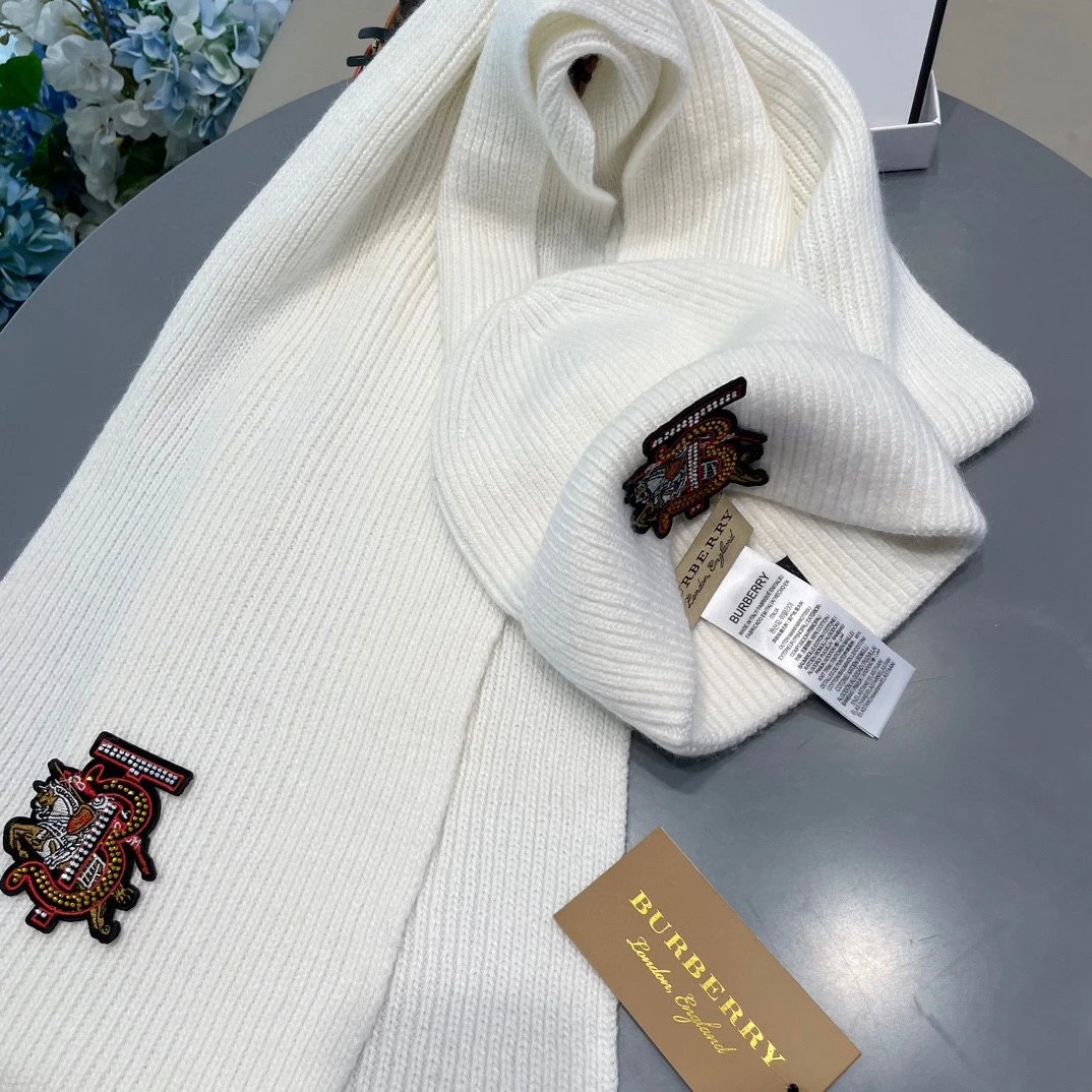 Burberry Scarf & Hat Set Ver.C — Photo 9