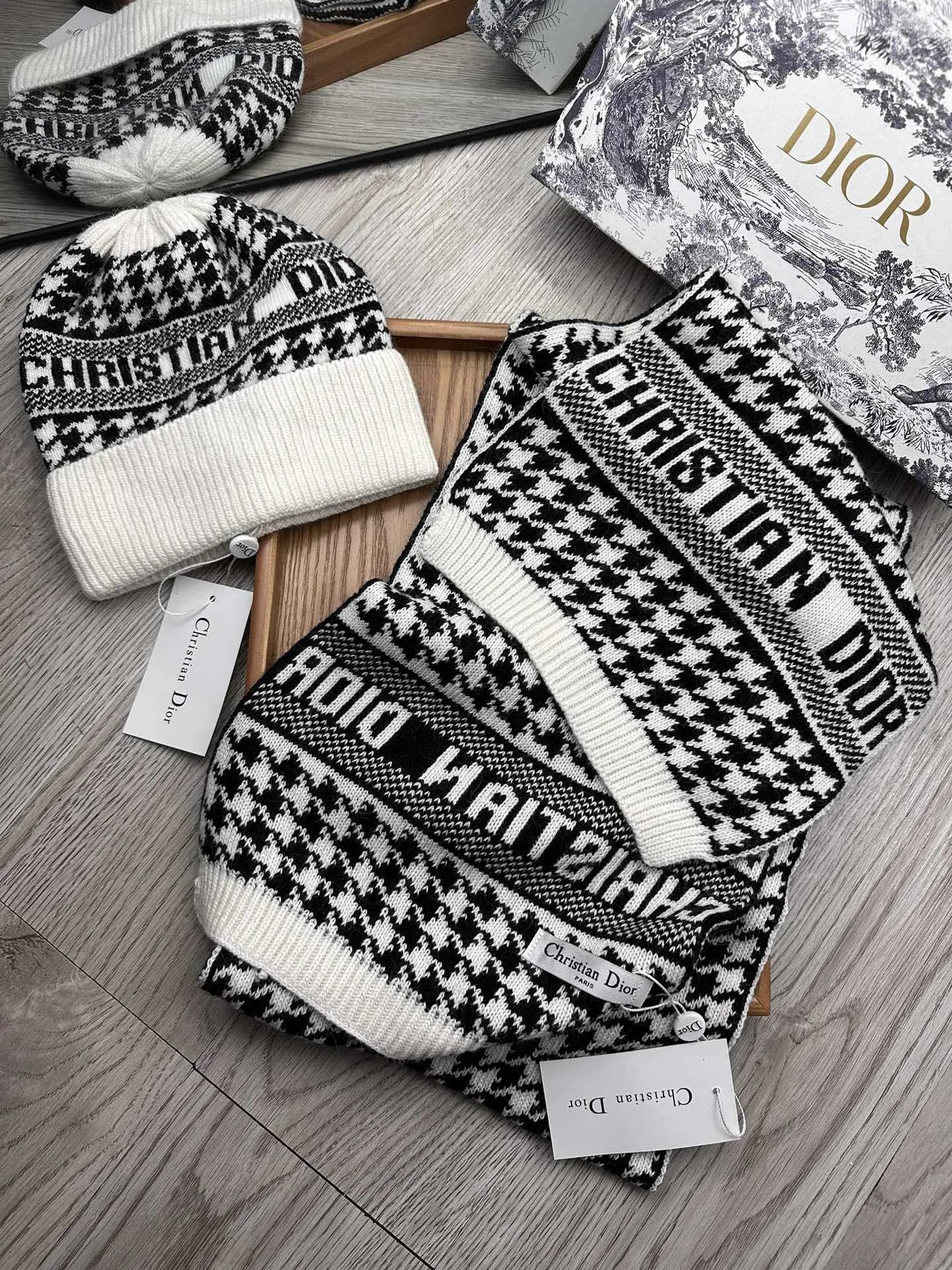 Dior Wool Rabbit Fur Scarf & Hat Set Ver.E — Zdjęcie 4