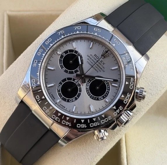 Rolex Daytona chronograaf horloge met zilveren wijzerplaat en zwarte band