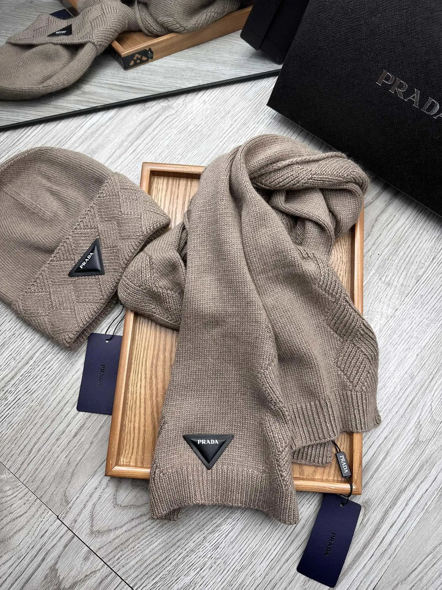 Prada Wool Rabbit Fur Scarf & Hat Set Ver.E — Zdjęcie 9