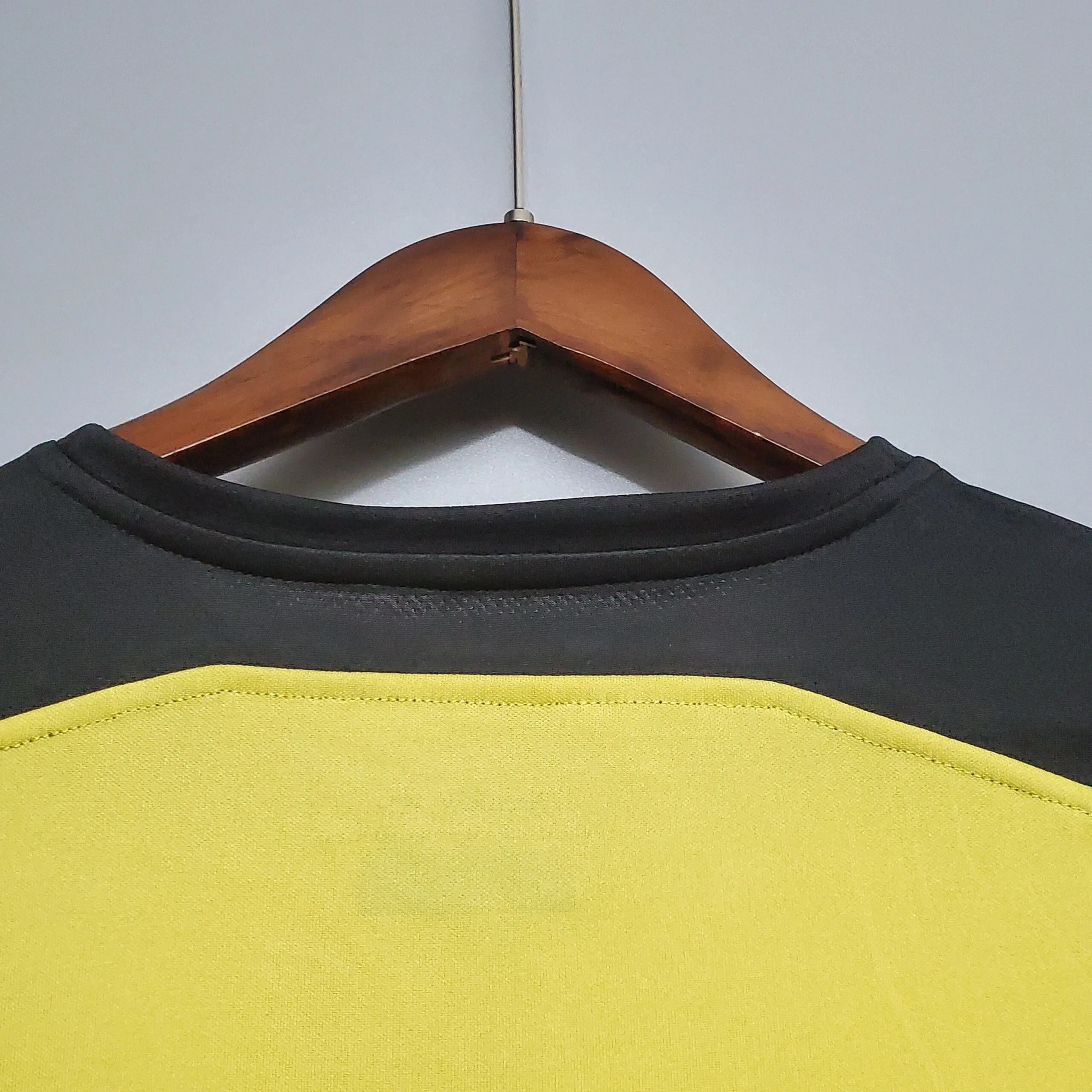 Liverpool 04/05 Retro Jersey — Photo 8