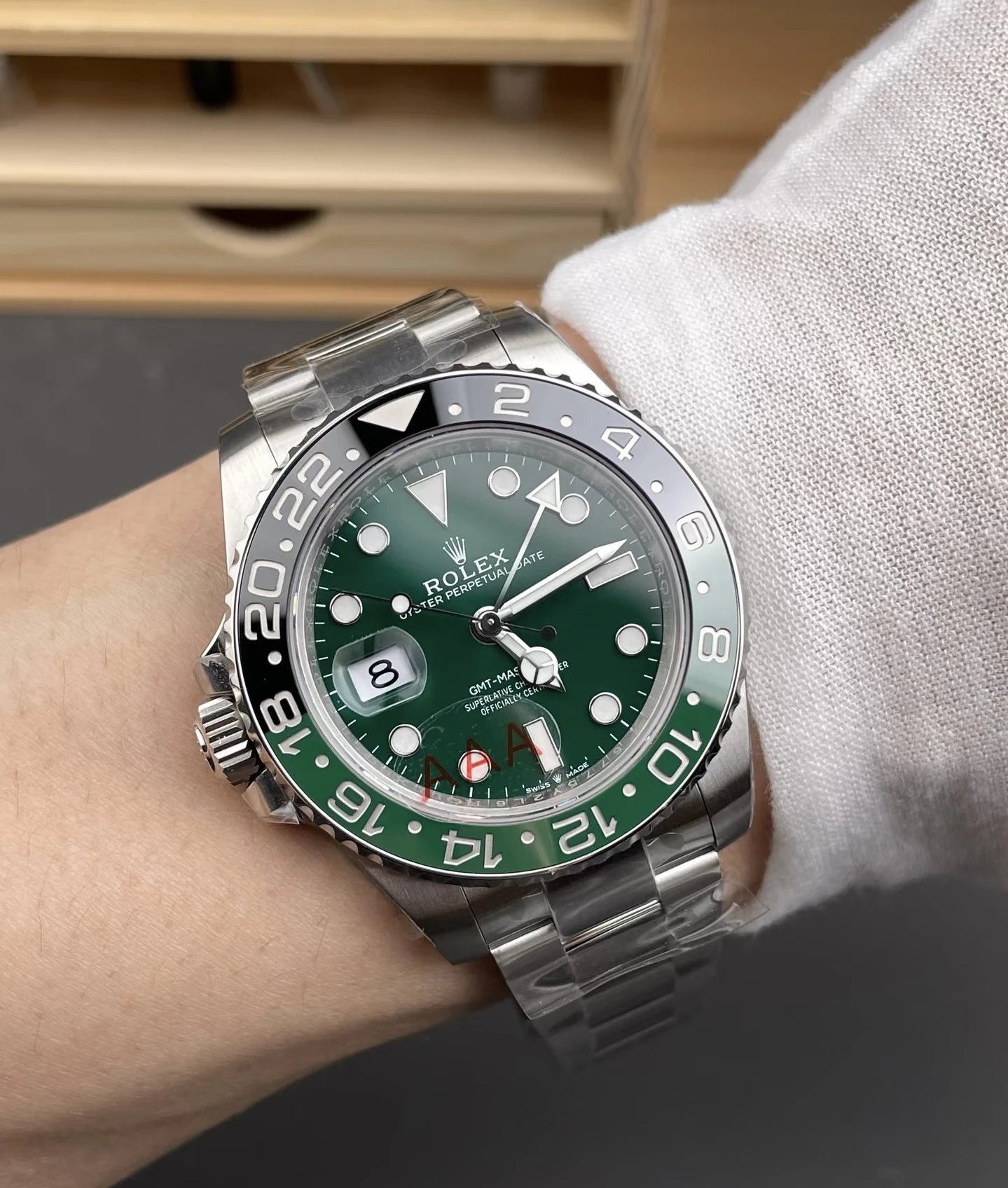 Rolex GMT-Master II horloge met groene wijzerplaat en tweekleurige lunette