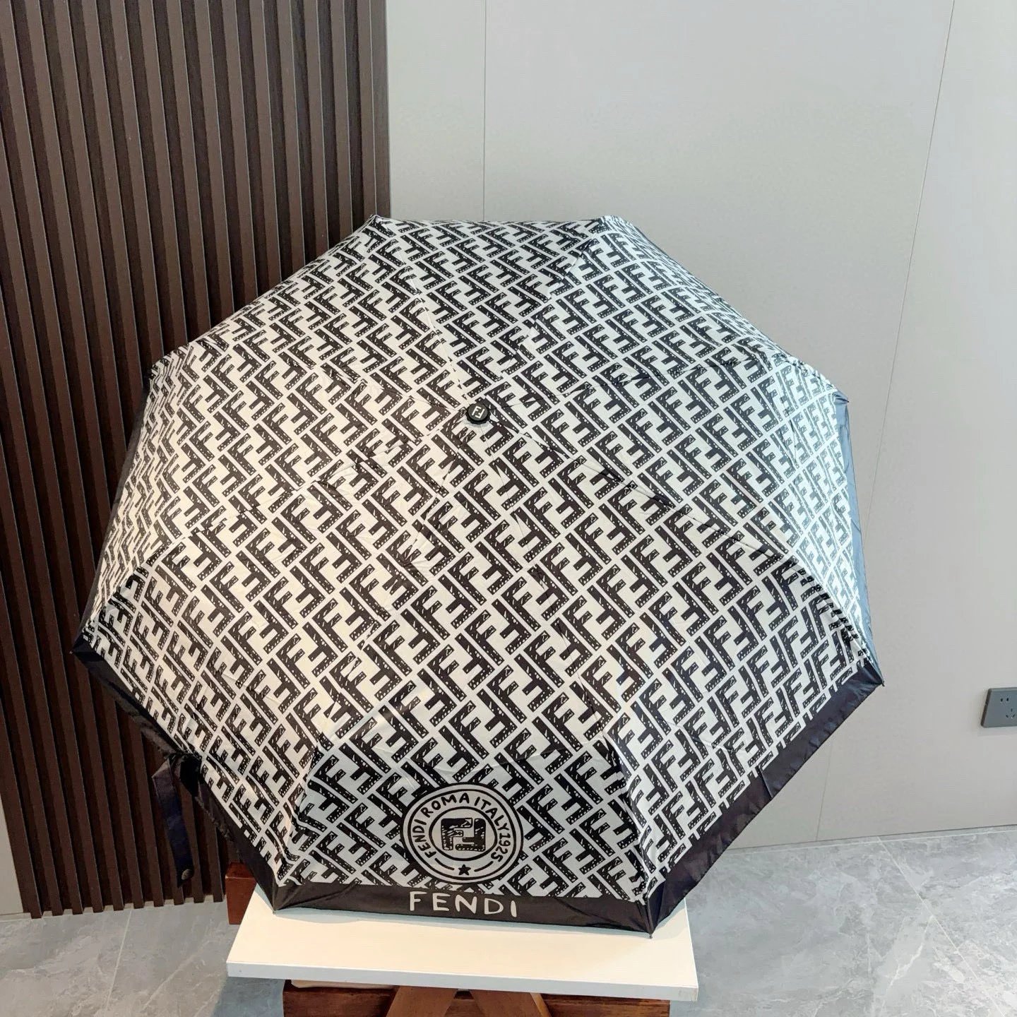 Fendi UV Protection Folding Umbrella Ver.H — Photo 7