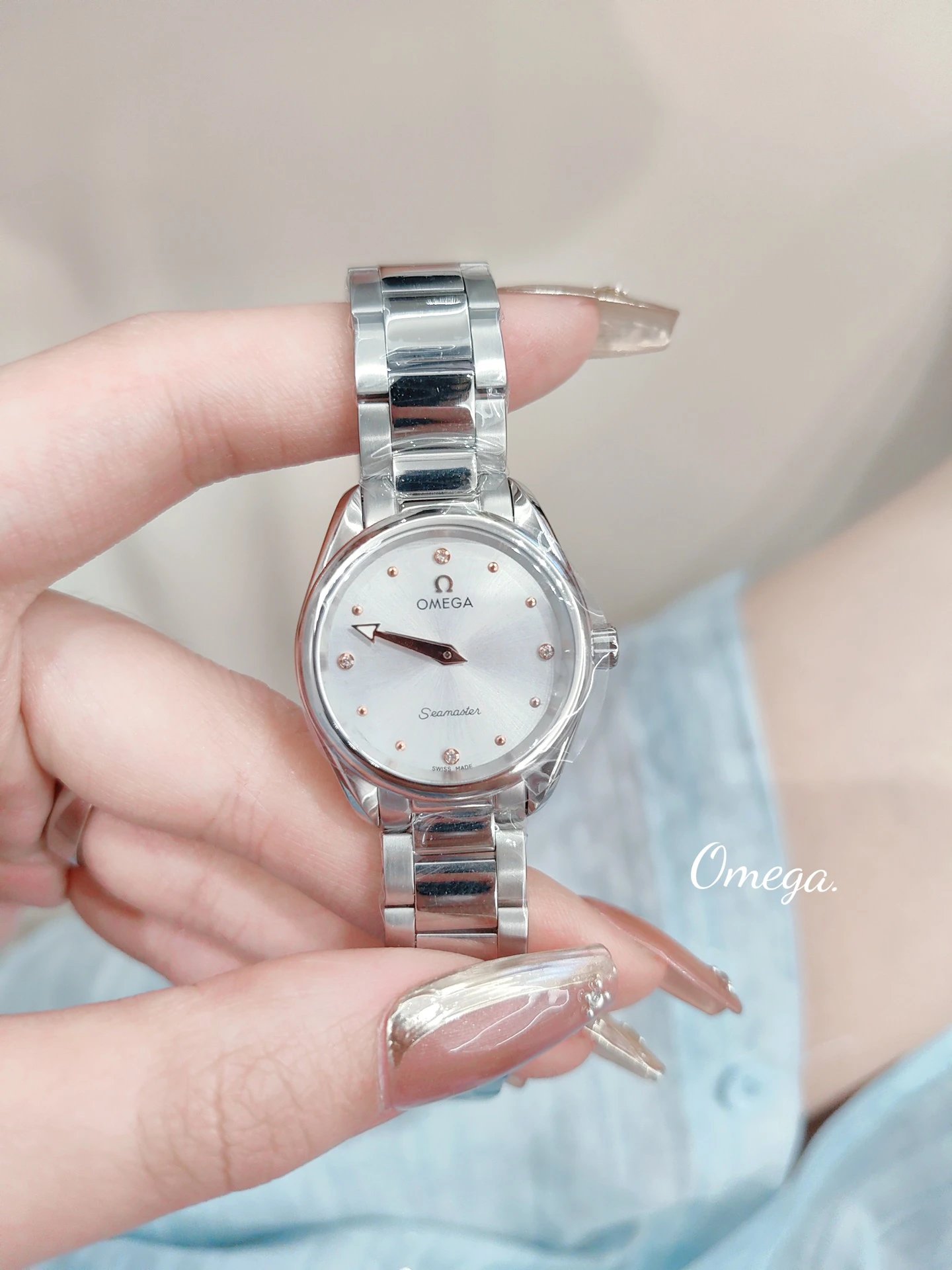 Zegarek Omega Seamaster ze srebrną tarczą i bransoletą ze stali szlachetnej