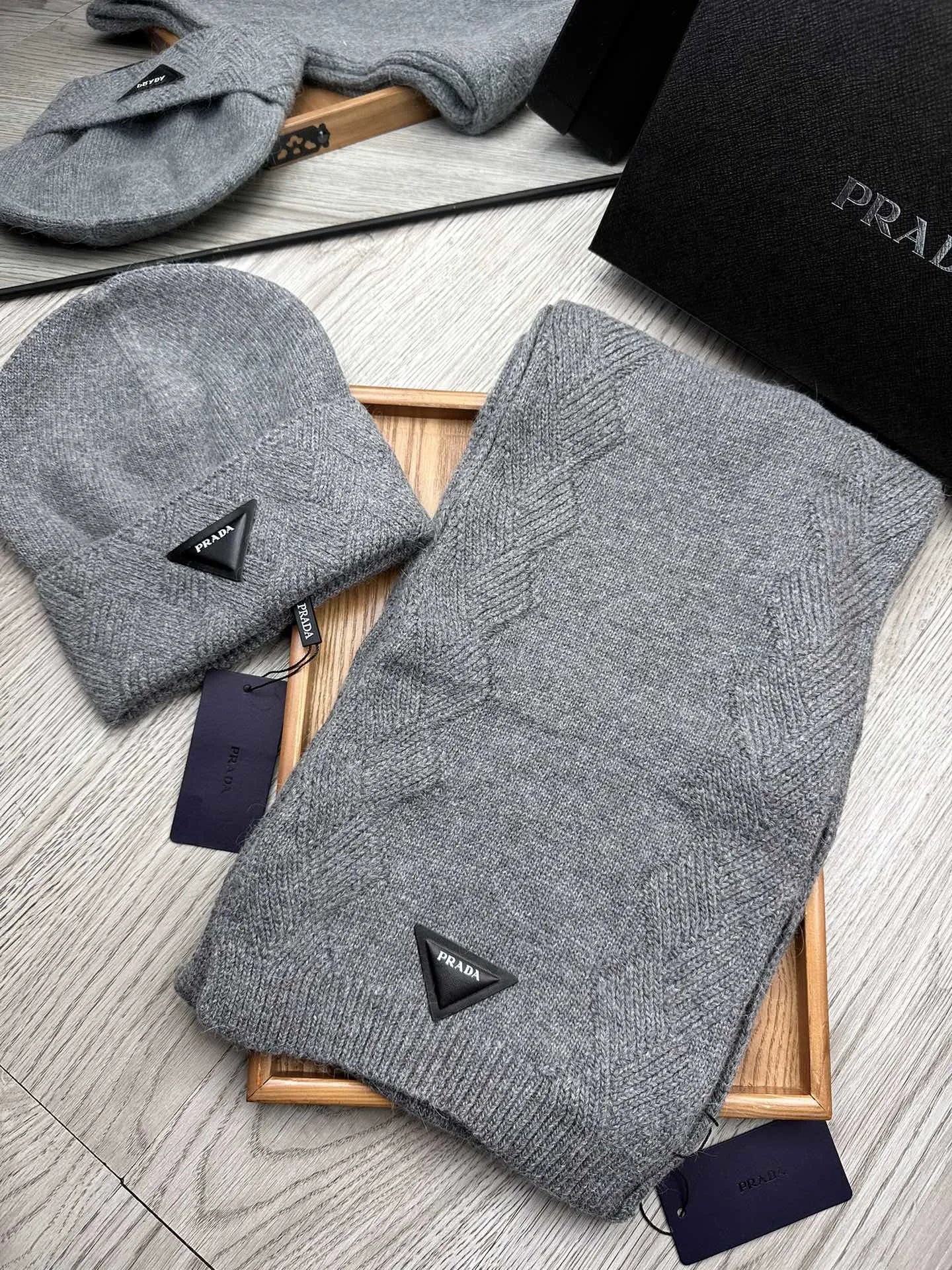 Prada Wool Rabbit Fur Scarf & Hat Set Ver.D — Zdjęcie 3