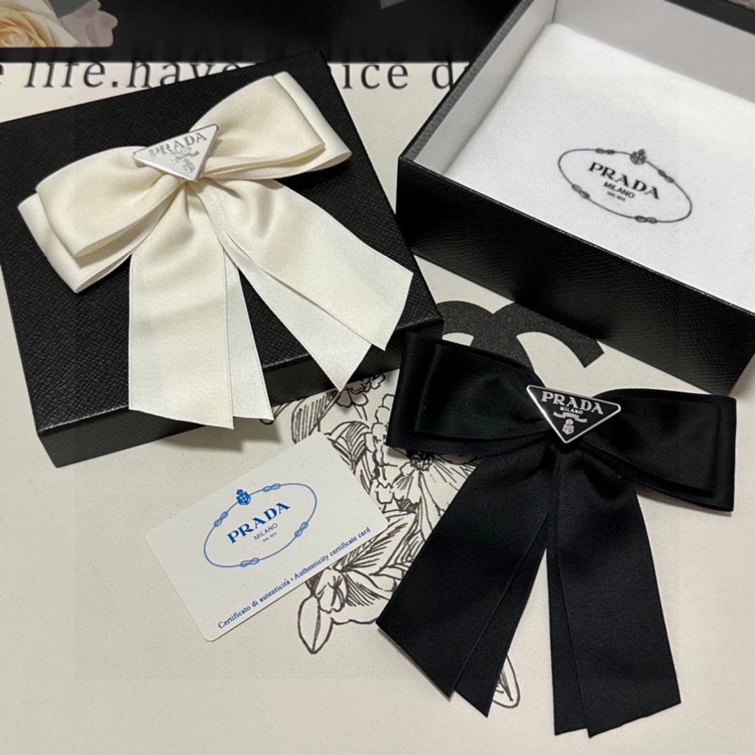 Prada Bow Vintage Hair Clip — Zdjęcie 9