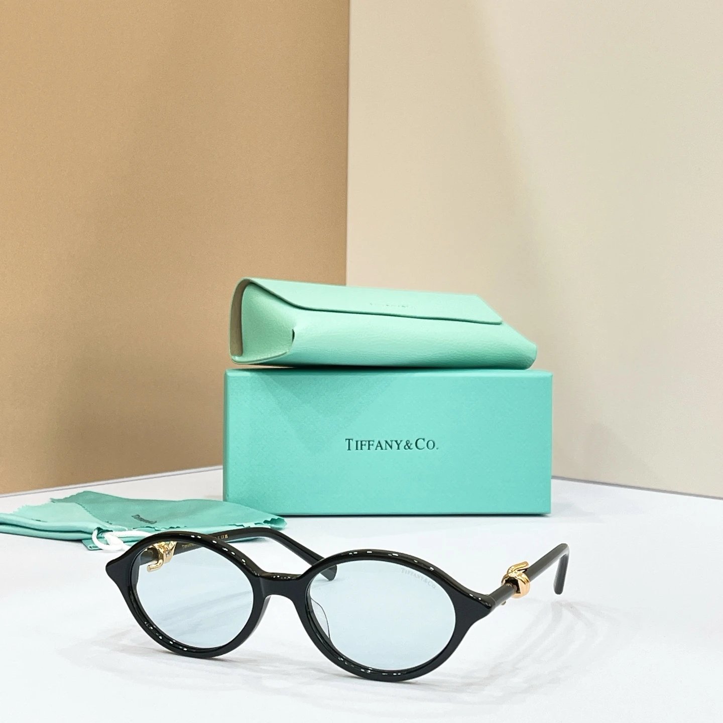 Tiffany TF2449B Sunglasses 53-19-145 Ver.B — Photo 2