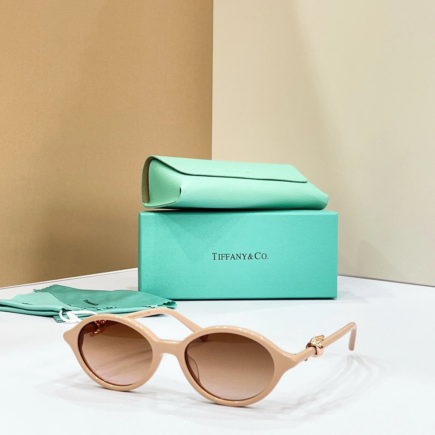 Tiffany TF2449B Sunglasses 53-19-145 Ver.B — Photo 7