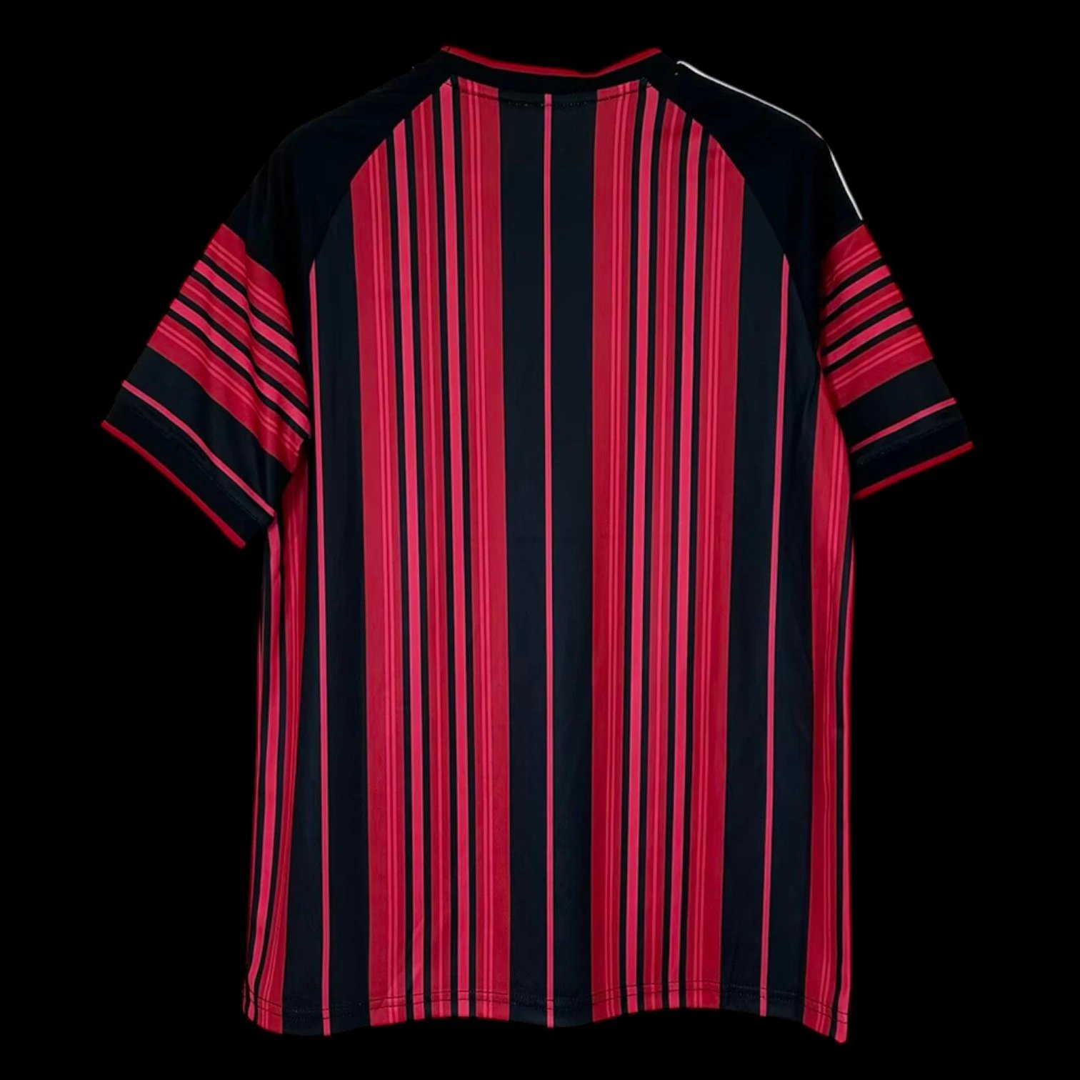 Eintracht Frankfurt 26/27 Home Jersey — Photo 2