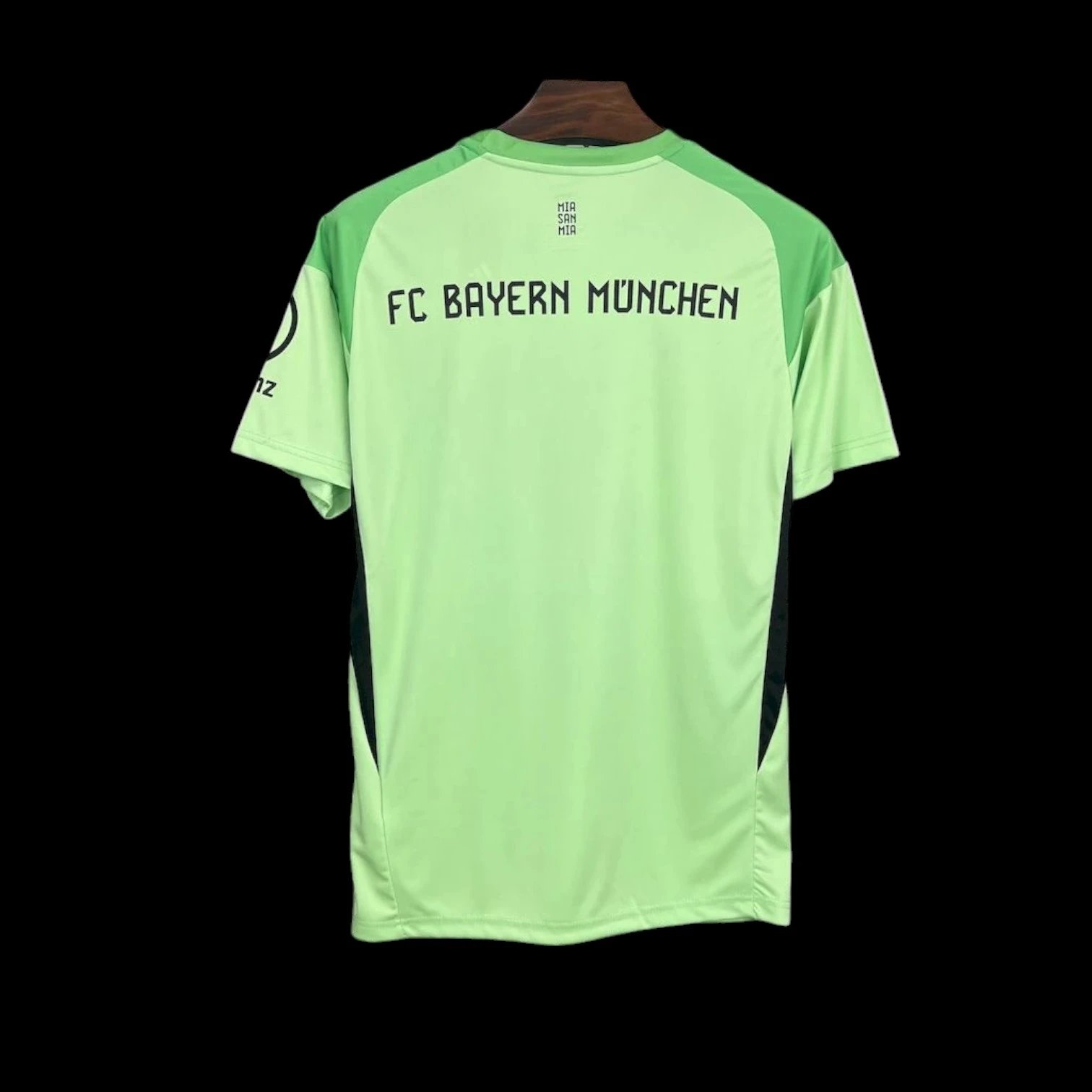 Bayern Munich 25/26 Goalkeeper Jersey — Photo 2