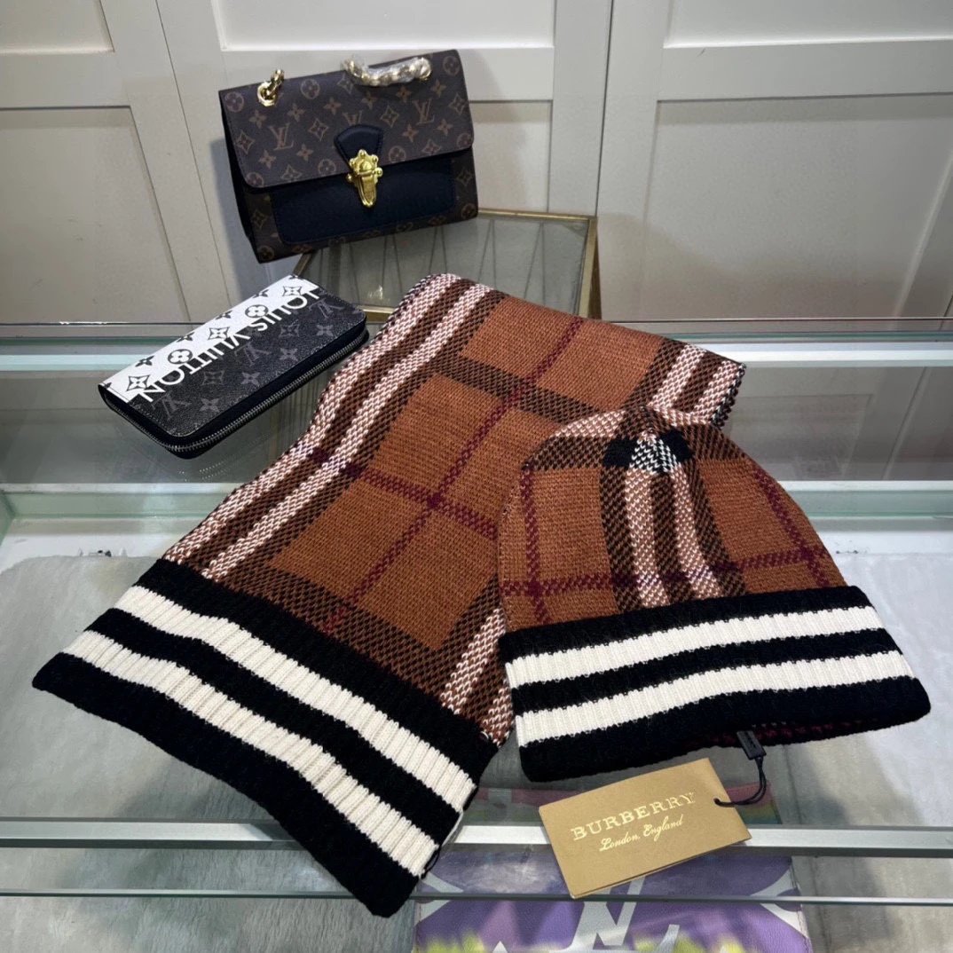 Burberry Scarf & Hat Set Ver.B — Photo 2