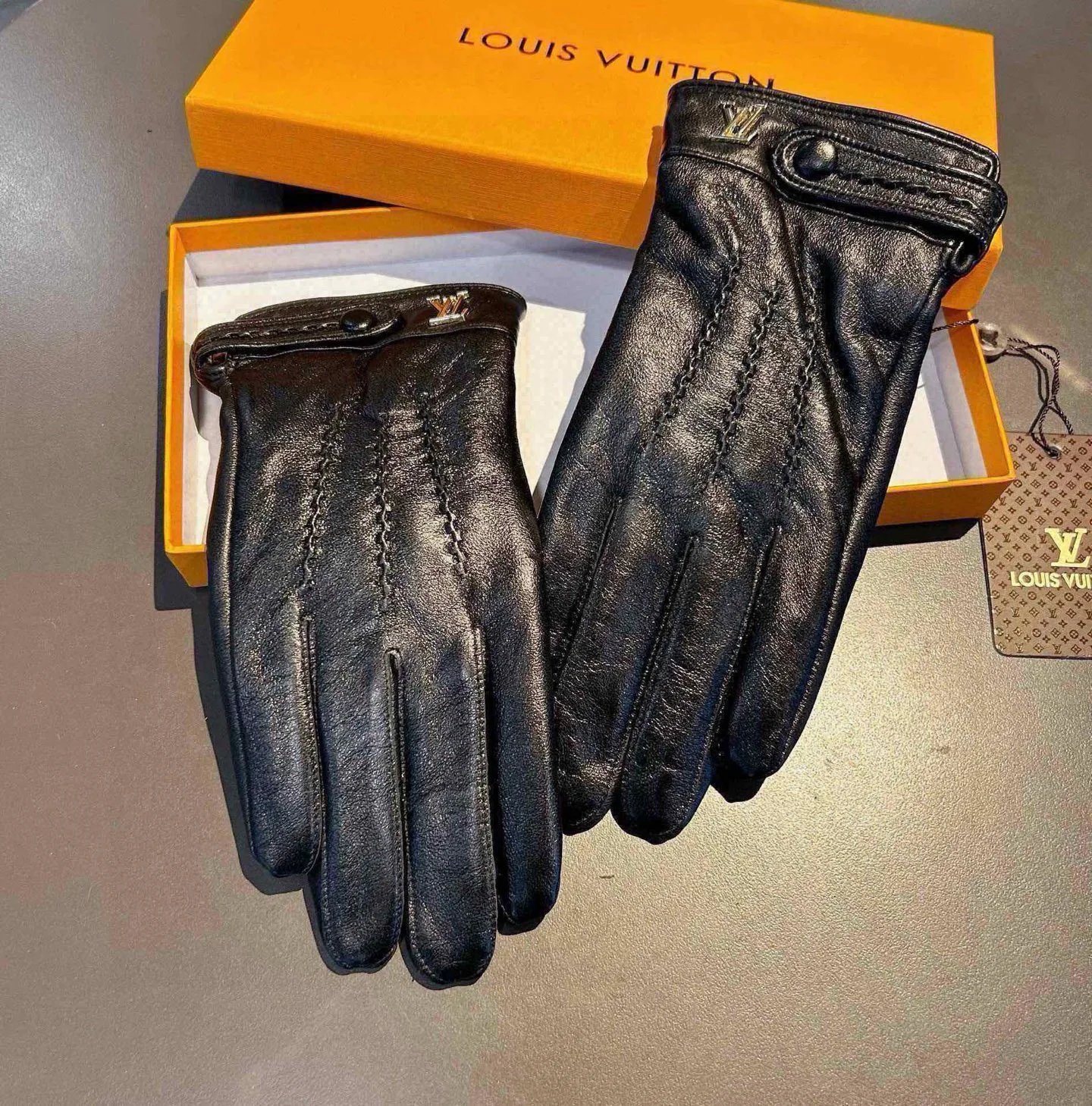Louis Vuitton Lambskin Cashmere Gloves Ver.A — Photo 8