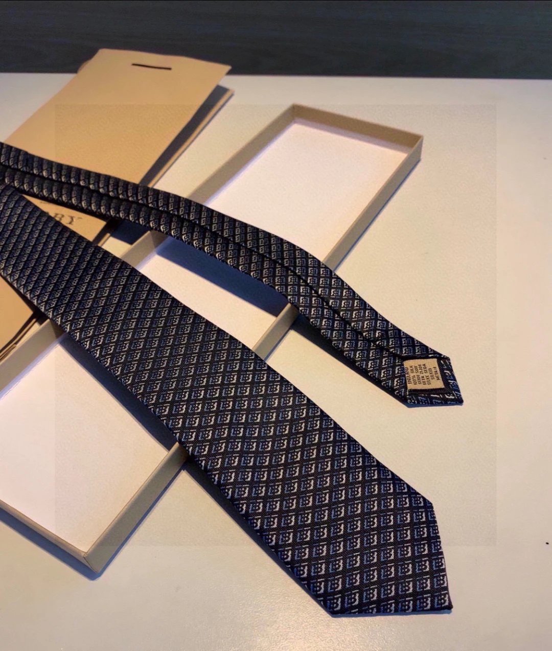 Burberry Silk Tie Ver.A — Photo 6