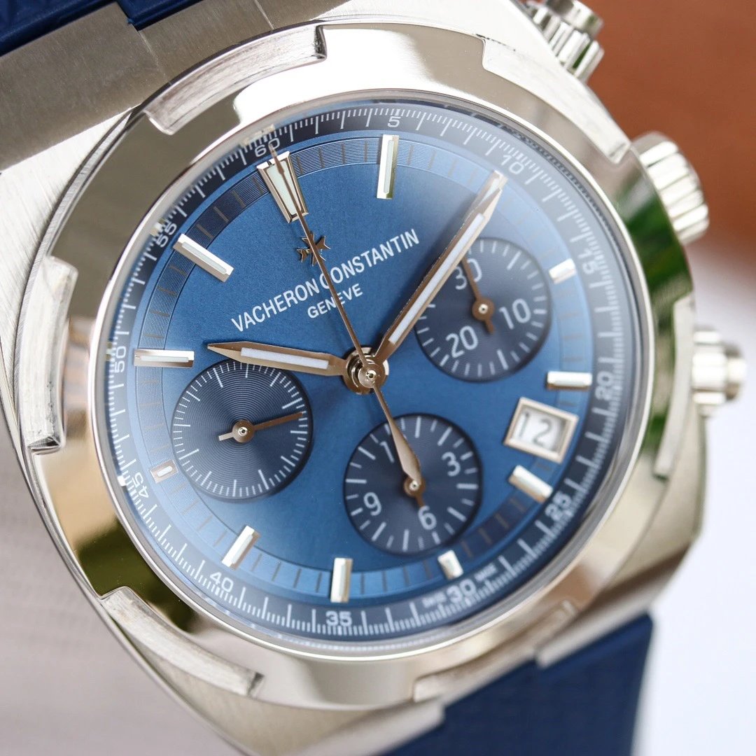Vacheron Constantin Overseas V2 Automatic Watch 41mm — Photo 9