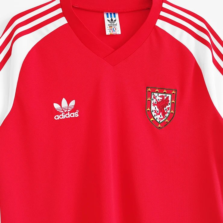 Wales Retro Home Jersey — Photo 3
