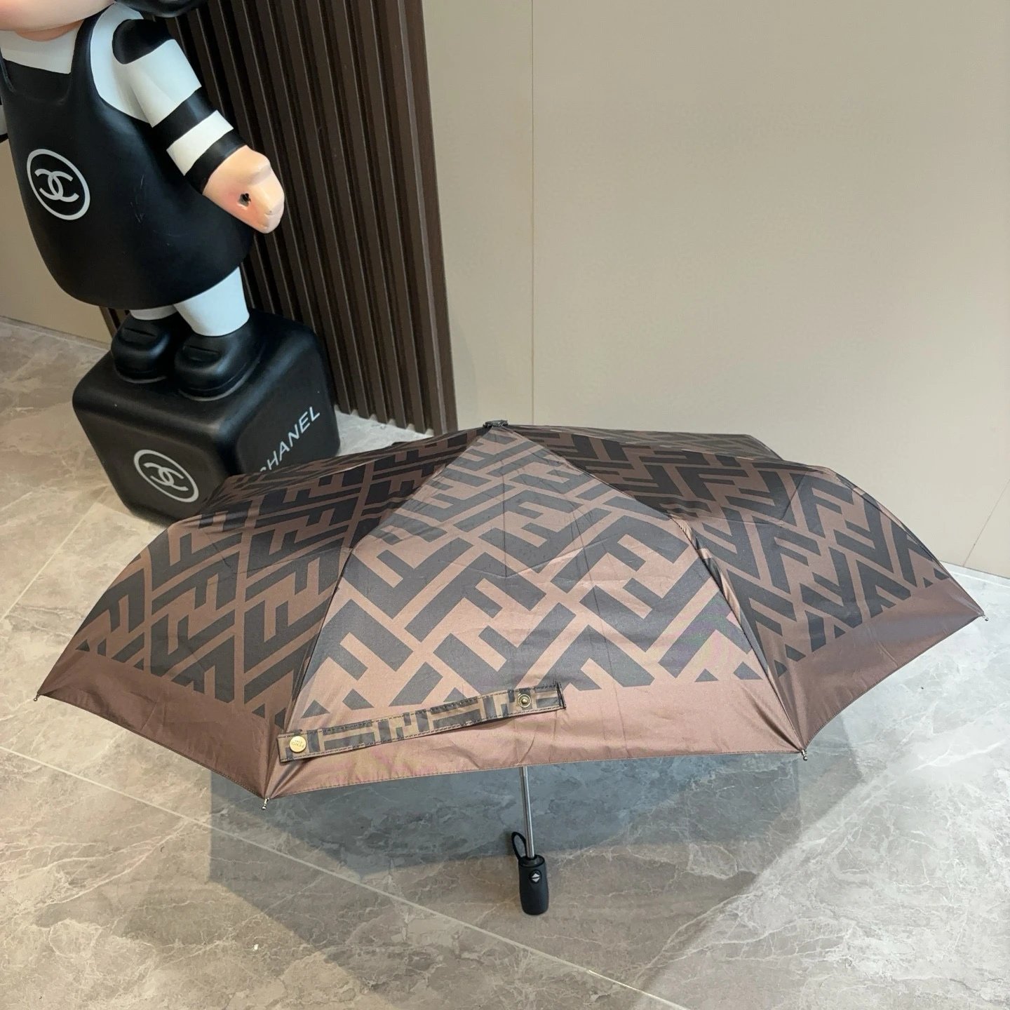 Fendi UV Protection Folding Umbrella Ver.J — Photo 9